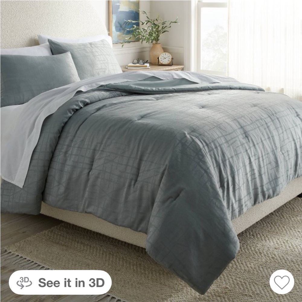 Threshold King Luxe Jacquard 3-Piece Comforter Set. Light Teal Green